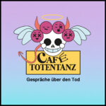 Logo mit geflügeltem Totenschädel, drei pinken Köpfen mit unterschiedlichen Gesichtsausdrücken, roten Hörnern und gelbem Heiligenschein. Darunter steht ‚Café Totentanz – Gespräche über den Tod‘ auf einem lila-blauen Farbverlauf.