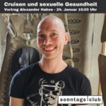Veranstaltungsposter: Vortrag ‚Cruisen und sexuelle Gesundheit‘ von Alexander Hahne am 24. Januar um 19:00 Uhr im Sonntags-Club. Im Hintergrund sind große Knochenstrukturen zu sehen, vorne eine Person in schwarzem T-Shirt mit grafischem Motiv.