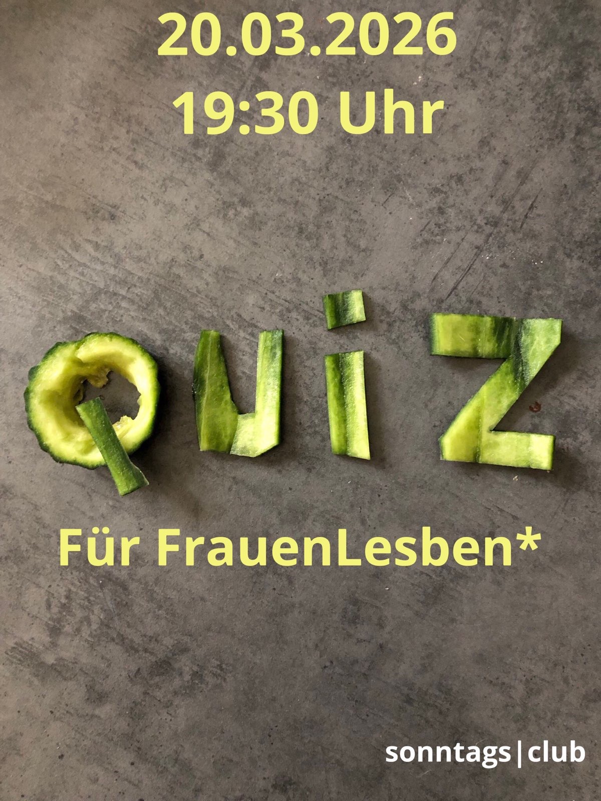 Poster für ein Quiz am 20.03.2026 um 19:30 Uhr, gestaltet mit dem Wort ‚Quiz‘ aus grünen Gemüsestücken auf grauem Untergrund. Text: Für FrauenLesben, Sonntags‑Club.
