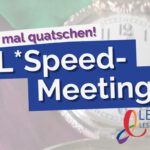 Werbegrafik für ‚L Speed-Meeting‘ mit Text ‚Lass mal quatschen!‘ vor unscharfem Uhr-Hintergrund. Logos von LES·LE·FAM und LesGen unten.