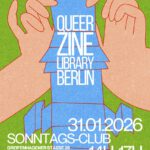 Poster für ‚Queer Zine Library Berlin‘: Illustration von zwei Händen, die blaue Papierkarten stapeln. Text nennt Termin: 31. Januar 2026, 14–17 Uhr, Ort: Sonntags-Club, Greifenhagener Straße 28, Berlin. Untertitel: ‚A social and playful event to activate the mobile queer library‘.