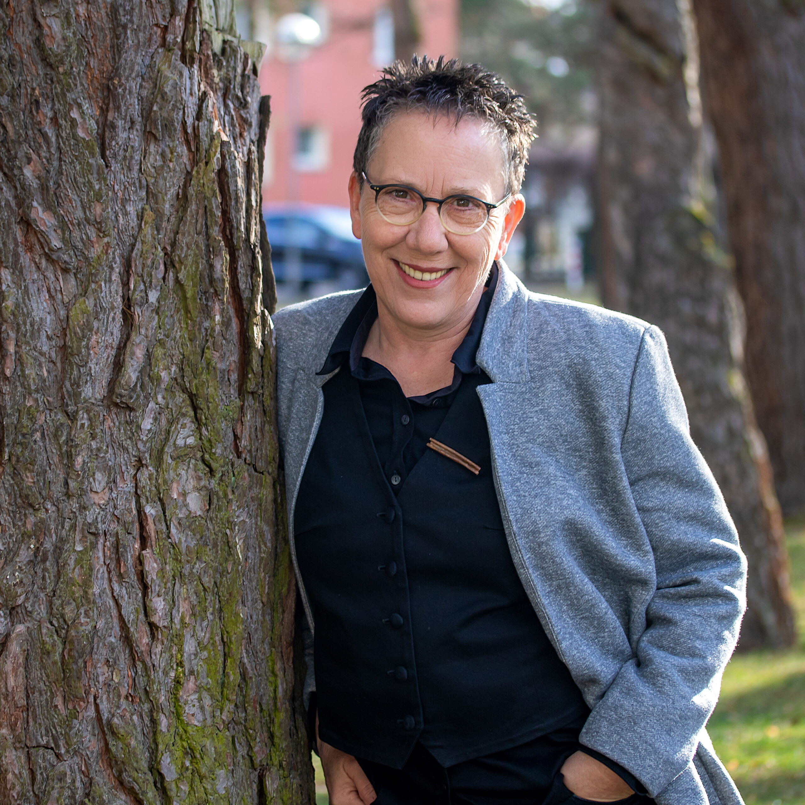 Queer Monday Storytelling Cafe at the Wolfdietrich-Schnurre-Library, Bizetstraße 41, 13088 Berlin: "I just don't like dancing Standard" Caspar Gutsche reads from her autobiographical novel